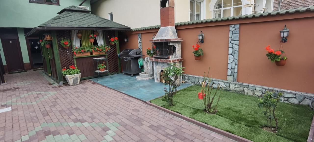 Отель Casa Cizi Кэлимэнешти Экстерьер фото