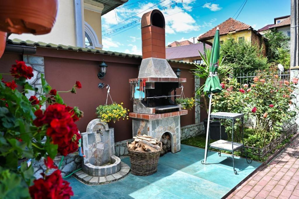 Отель Casa Cizi Кэлимэнешти Экстерьер фото